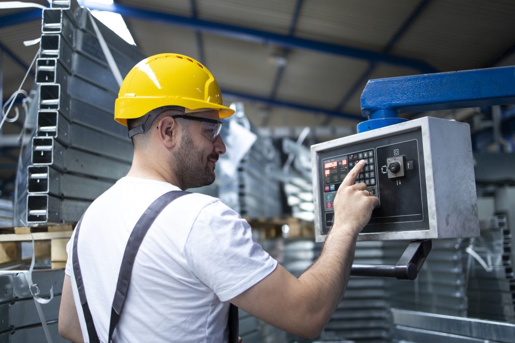 Endüstride Verimlilik İçin CNC ve Robotik Sistemlerin Entegrasyonu