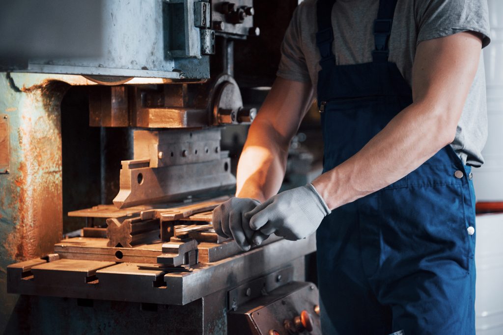 Freze, Torna ve Lazer CNC Makineleri Arasındaki Farklar